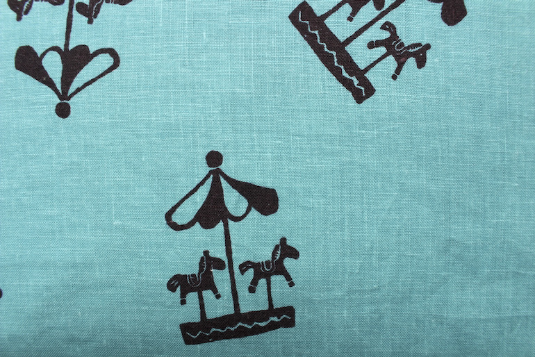 LINNET リネンプリント<br />回転木馬ブルー